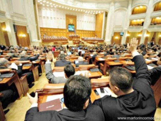 A fost adoptată Legea lustraţiei